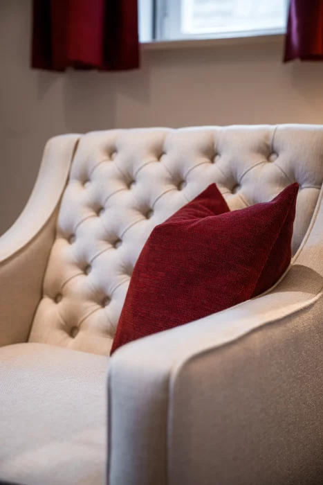 Detailaufnahme eines Sessels im Resort